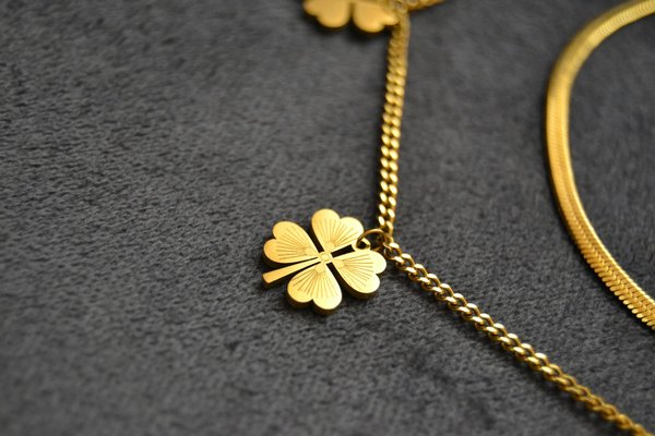 Top 5 raisons d'adopter un collier trèfle élégant et chanceux